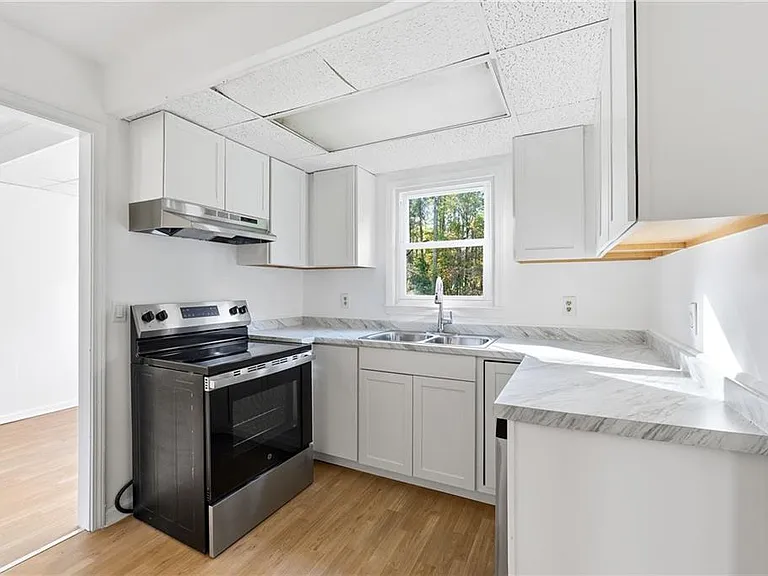 6917 Laurelwood Dr — Photo 8