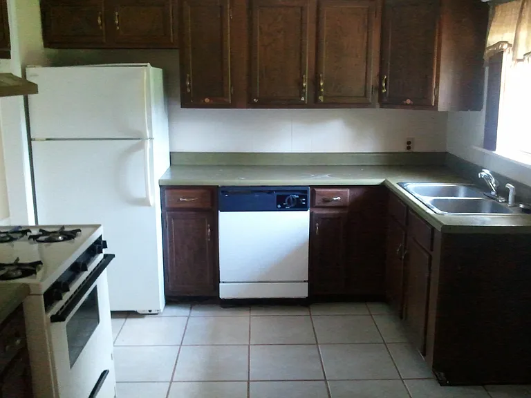 722 Carter Dr — Photo 2