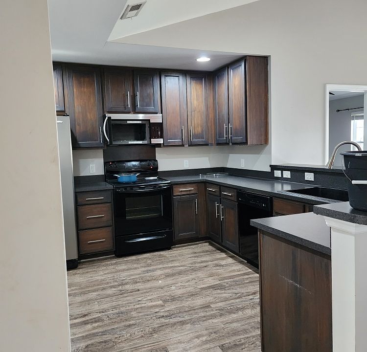 1st image of 1000 Whitlow Blvd
