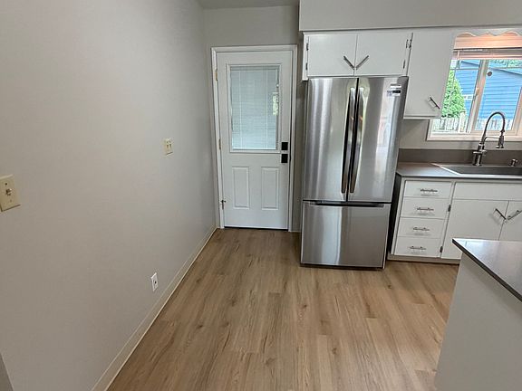 4th image of 2742 22nd Ave