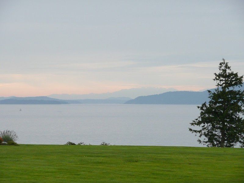 WOW!! What a fabulous view of Bellingham Bay and the Olympic Mountains and the San Juan Islands from