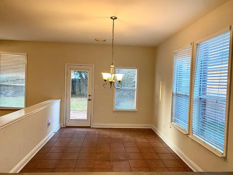 518 Remington Chase Ct — Photo 10