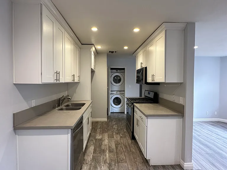 436 Palm Dr #5 — Photo 1