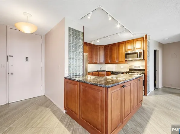 555 North Avenue #24N, Fort Lee, NJ 07024