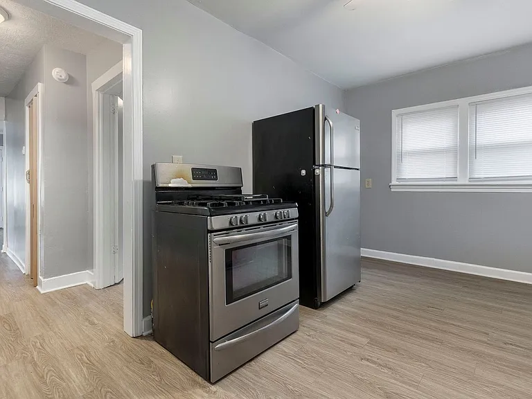 4060 La Salle Ave — Photo 11