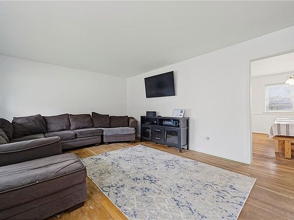 3rd image of 15 Hodges Dr
