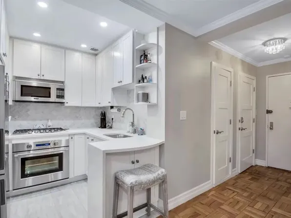 165 Christopher St APT Ll, New York, NY 10014