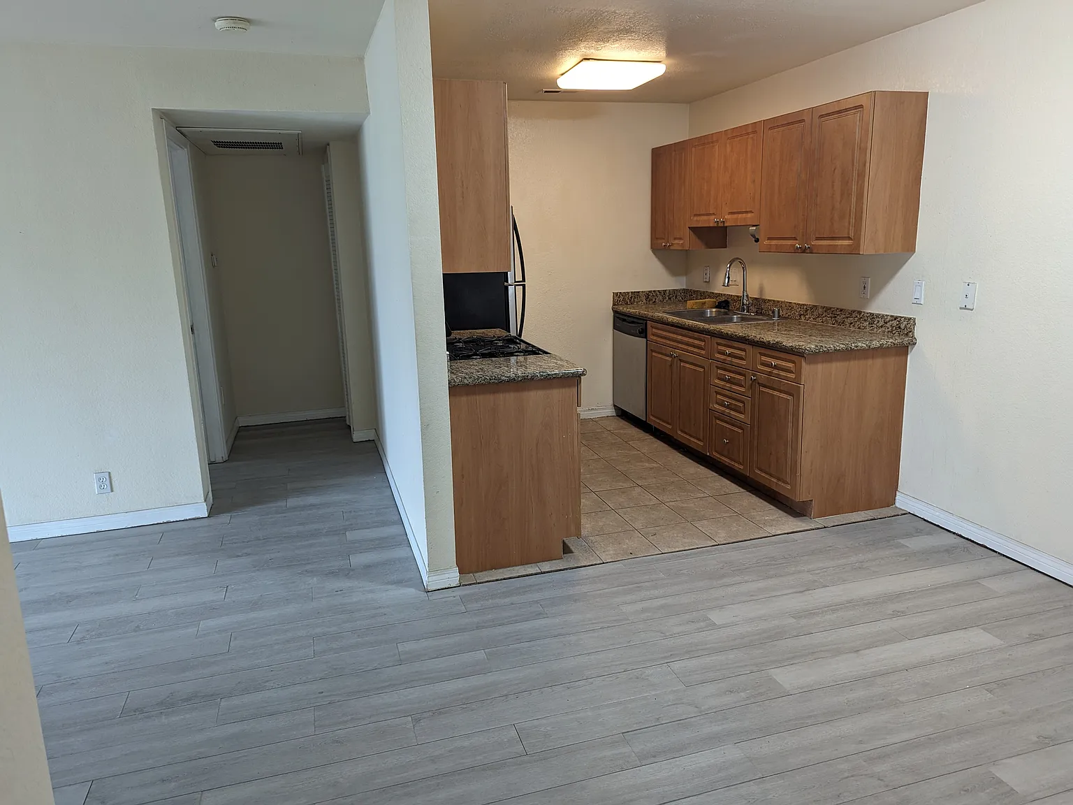 240 W Lincoln Ave W — Photo 1