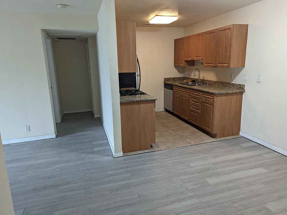 240 W Lincoln Ave W #6