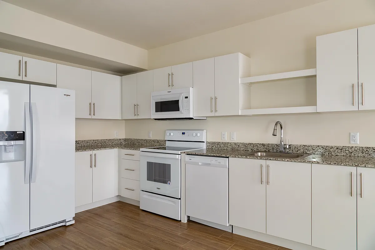 Building Photo - 961 SW 7th St #316