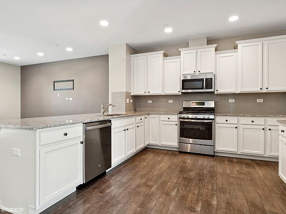 2nd image of 828 Paisley Ct