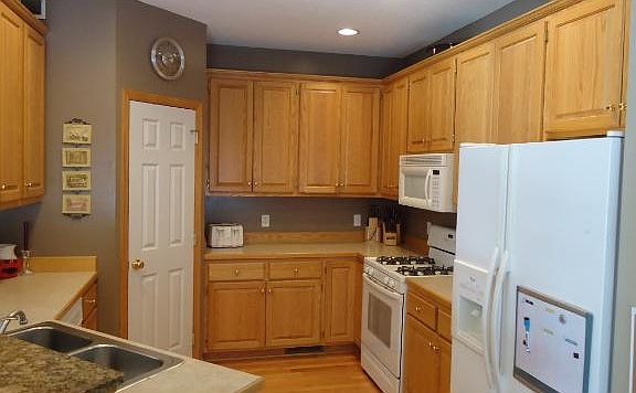 3rd image of 1395 84th Ln N