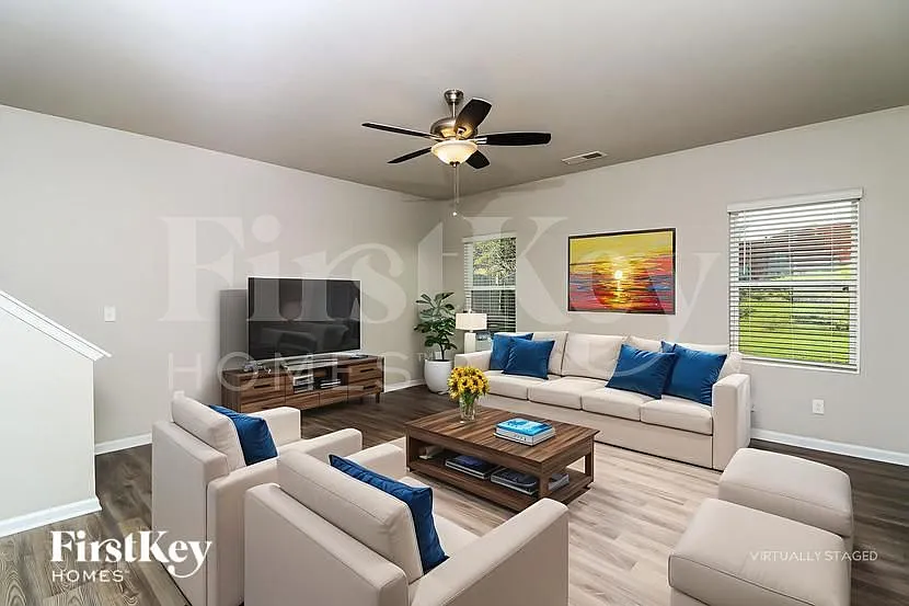 4 bed, 2.5 bath, 2211 sqft, $2,410 — Photo 3