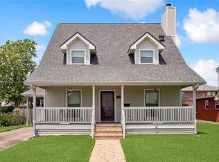 1518 Lakeshore Dr, Metairie, LA 70005