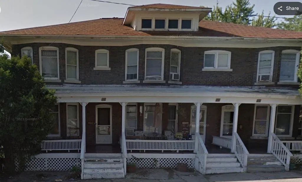 523-527 W Pleasant, 525 W Pleasant — Photo 1