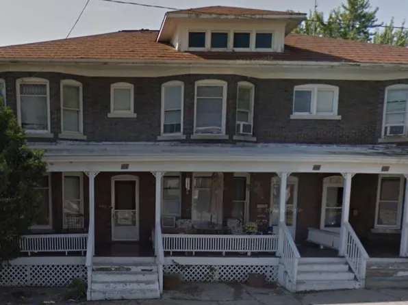 525 W Pleasant St, Freeport, IL 61032