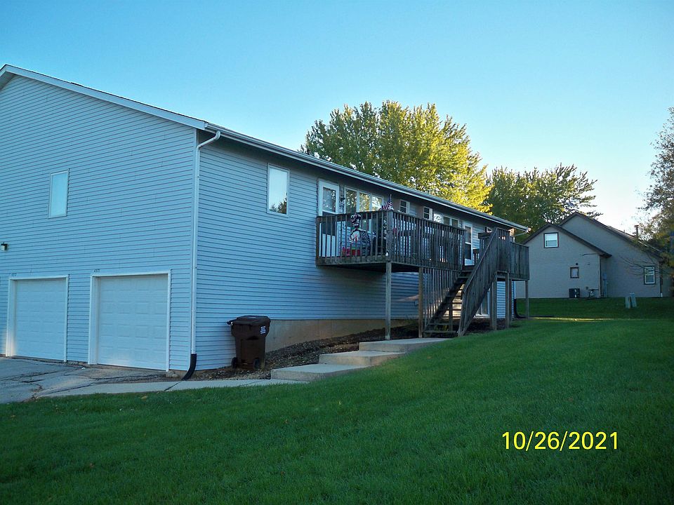 2nd image of 4577 Applewood Ln