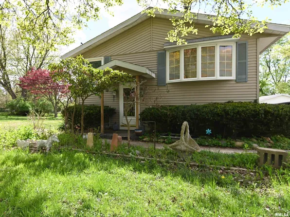 129 S McArthur Dr, North Pekin, IL 61554