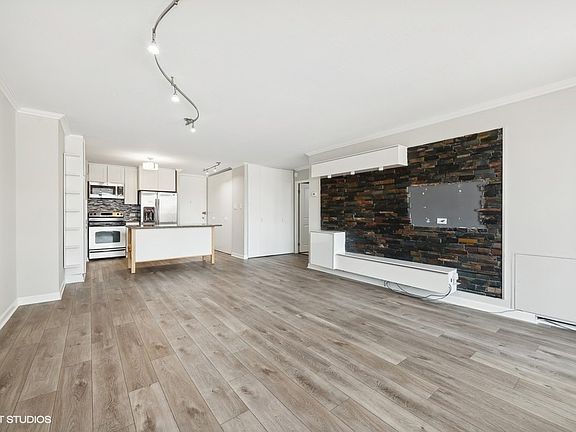 4th image of 1636 N Wells St APT 411