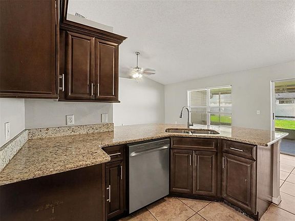 5th image of 212 CANTERBURY COURT