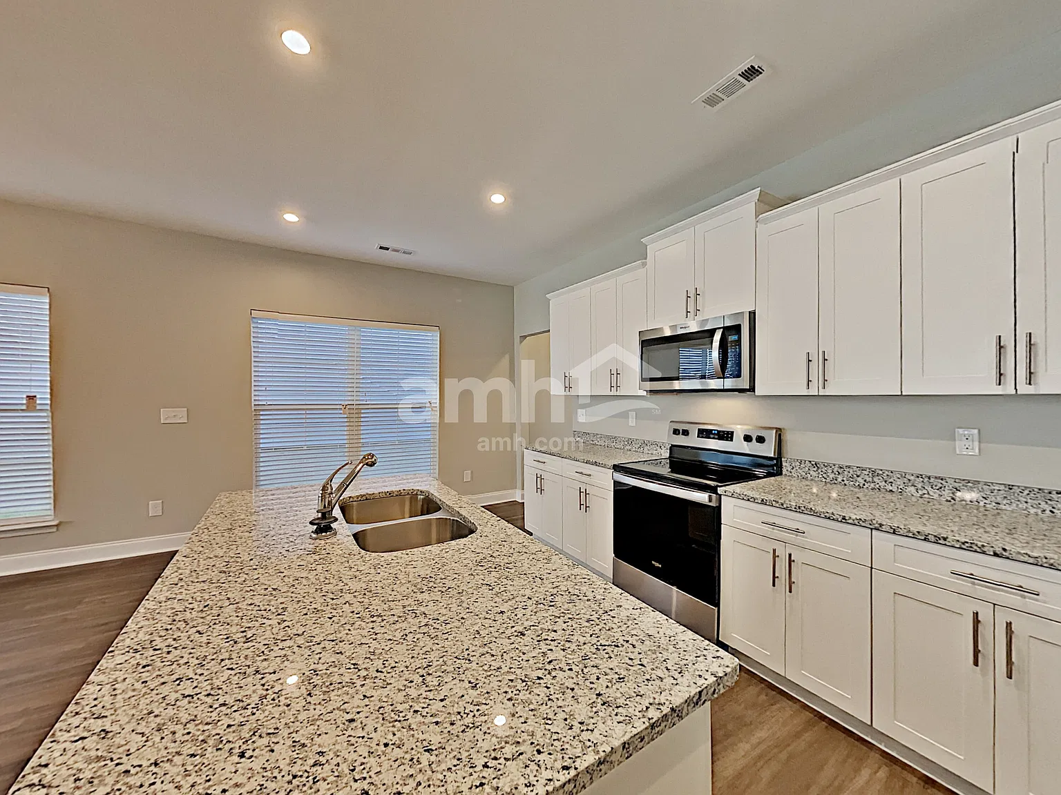 3 bed, 2.5 bath, 1592 sqft, $2,165 — Photo 4
