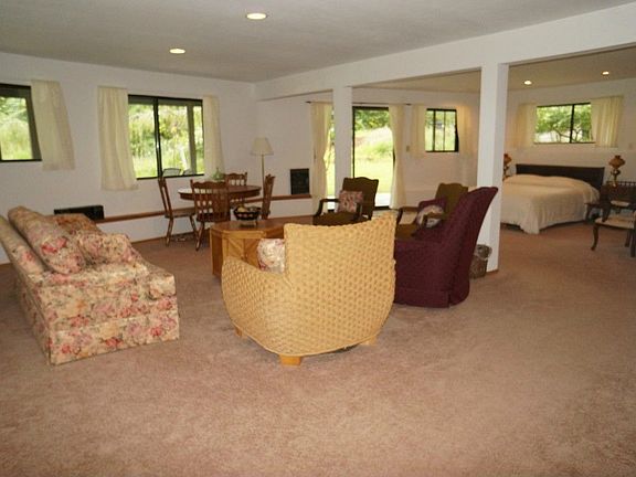 3rd image of 4357 SE Cottonwood Dr