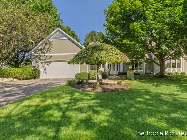 6181 S Gatehouse Dr SE, Grand Rapids, MI 49546