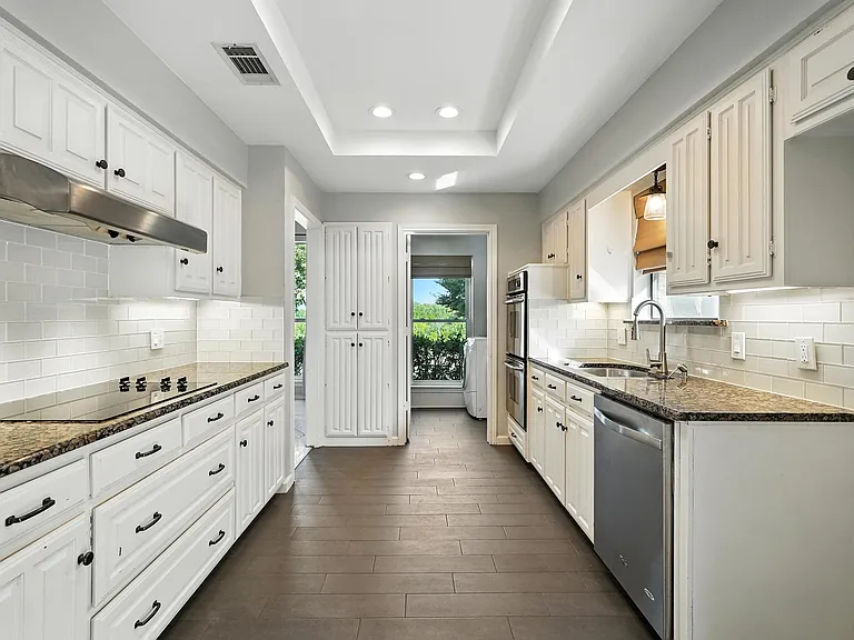 7938 Fair Oaks Ave — Photo 5