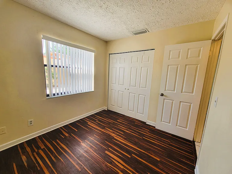 307 S Ocean Dr #B — Photo 3