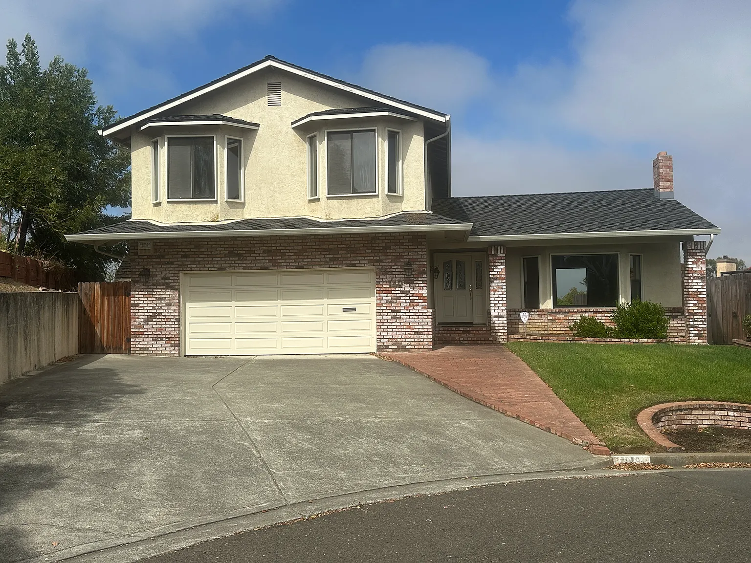 4 bed, 2.5 bath, 1894 sqft, $3,600 — Photo 1