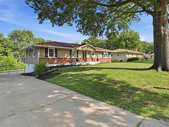 2nd image of 8304 Willow Way