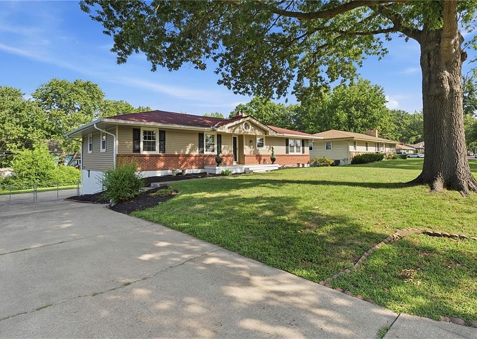 1st image of 8304 Willow Way