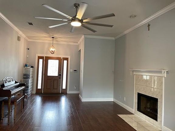 3rd image of 2433 Carrie Ln