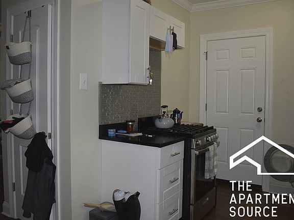 2nd image of 3817 N Greenview Ave APT 3W