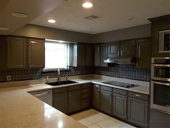 2nd image of 2401 General Collins Ave