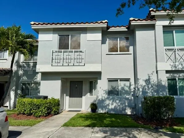 833 NW 208th Ter #833, Hollywood, FL 33029