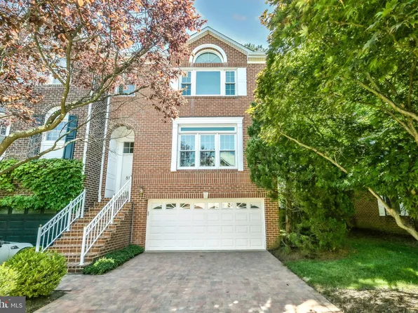 8190 Madrillon Ct, Vienna, VA 22182
