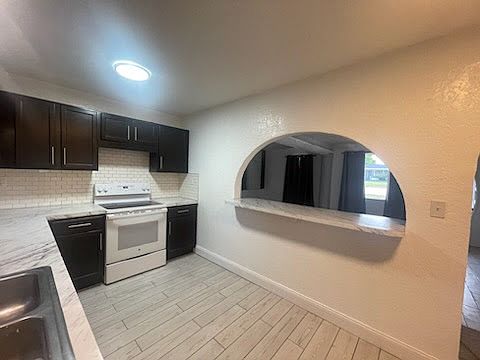 4th image of 627 White St