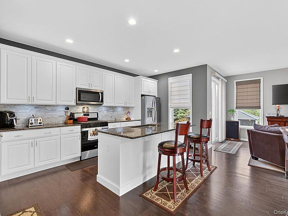 4th image of 25 Hoffman Road