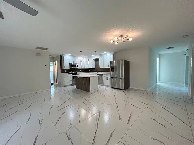 320 Victoria Rd — Photo 5