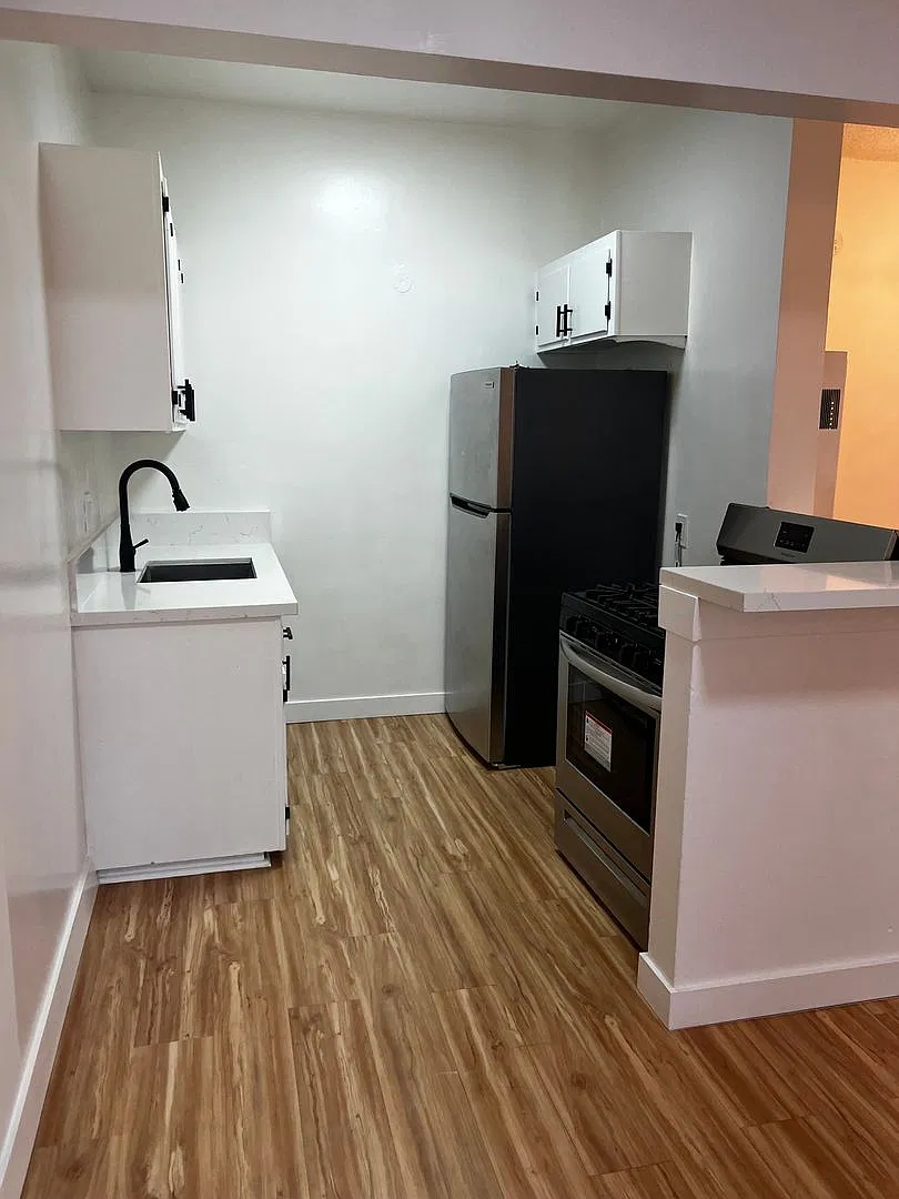 937 S Roberts St — Photo 1