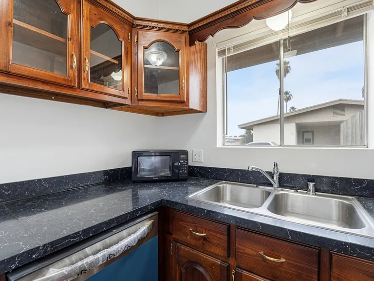545 E Brown Rd — Photo 8