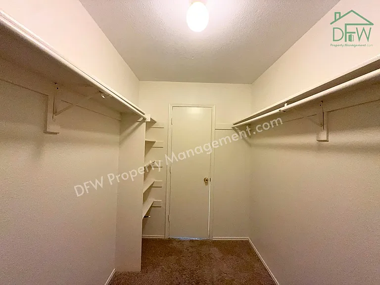 317 Oak Meadow Ln — Photo 16
