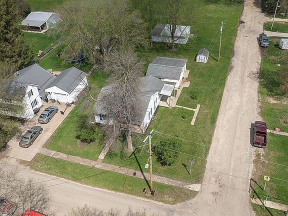 3rd image of 54 Grove St