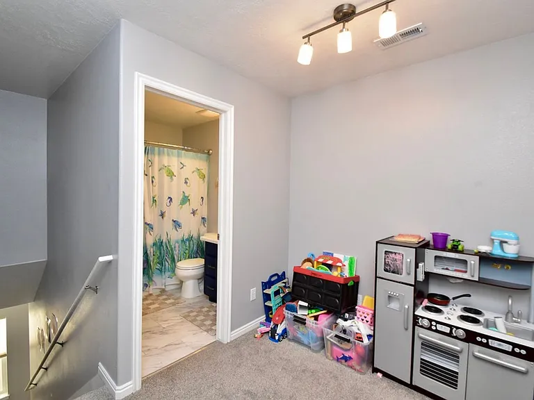 1555 Wynview Ln — Photo 23