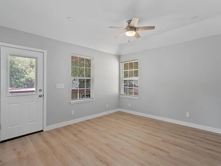 10004 1/2 Gail Rd — Photo 10