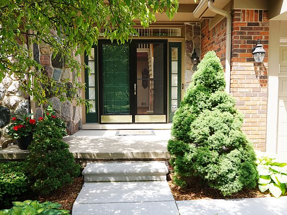4th image of 48071 Saint Andrews Sq