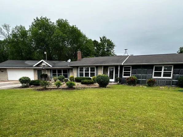 N10910 Lakeshore Rd, Clintonville, WI 54929