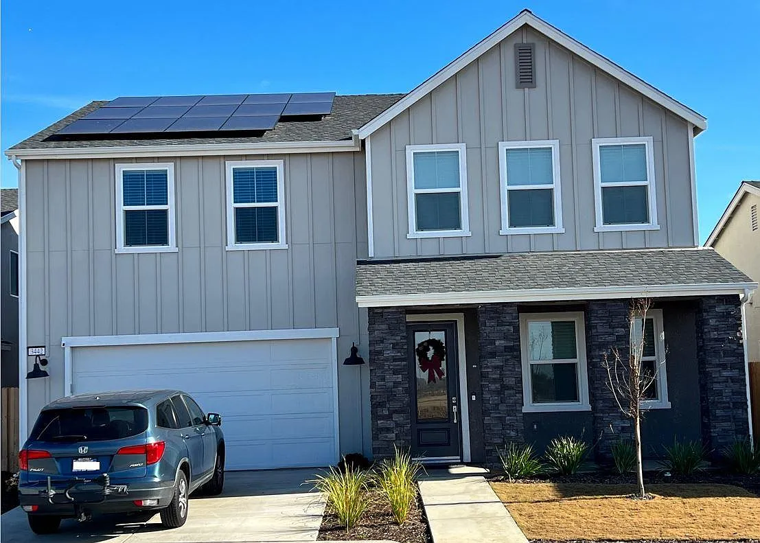 5 bed, 3240 sqft, $3,300 — Photo 2