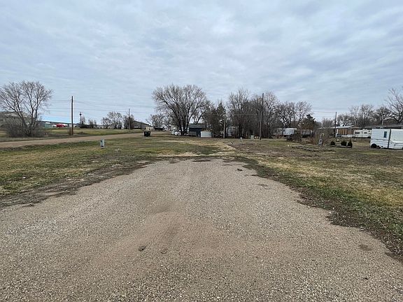 3rd image of 318 8th Ave E